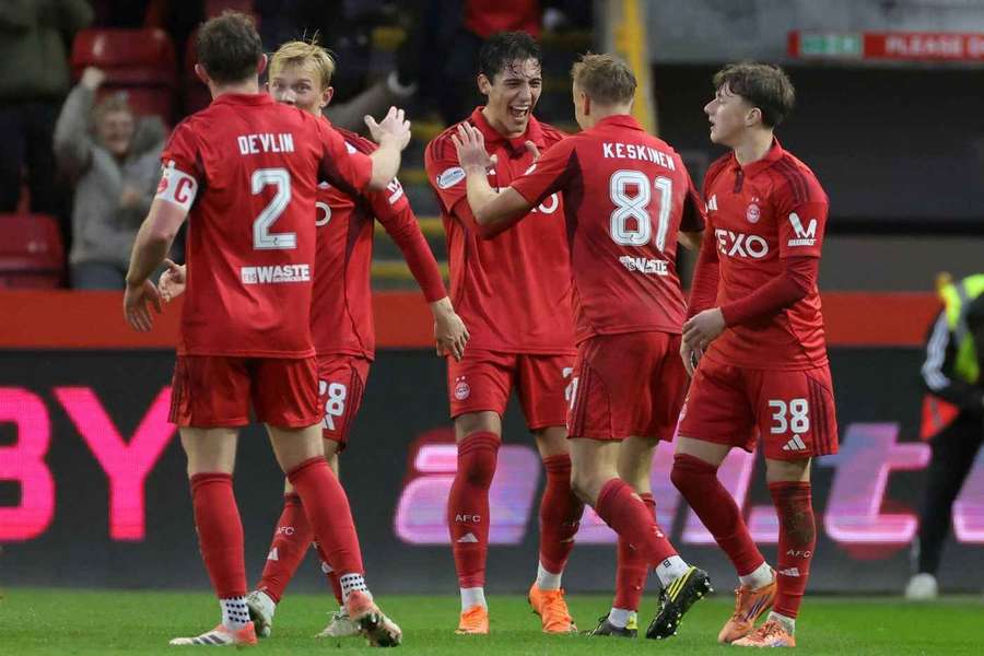 Topi Keskinen, do Aberdeen, celebra