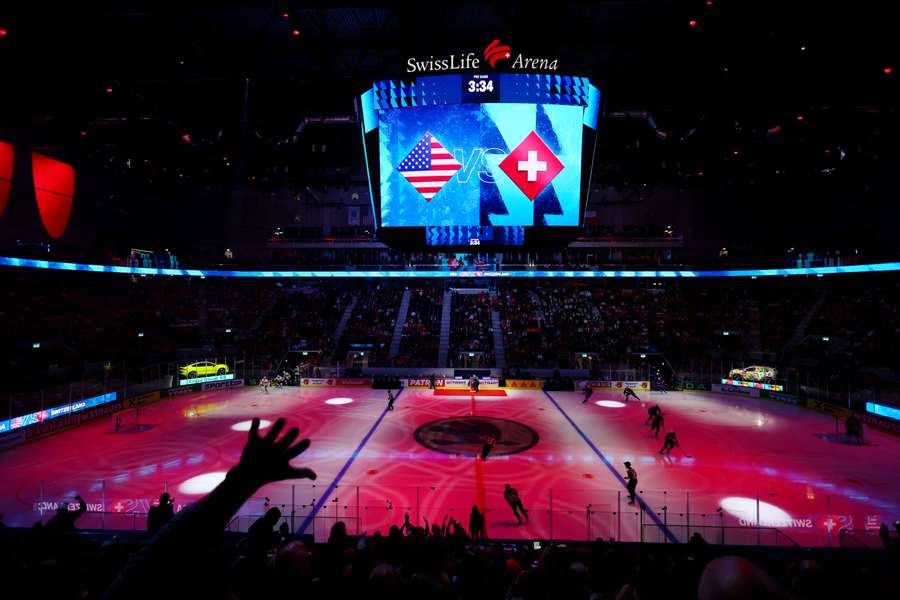 Swiss Life Arena hnala dopredu Švajčiarov. Swiss Life Arena hnala dopredu Švajčiarov.