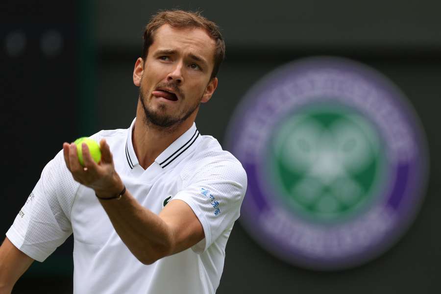 Daniil Medvedev staat voor het eerst in de kwartfinale op Wimbledon