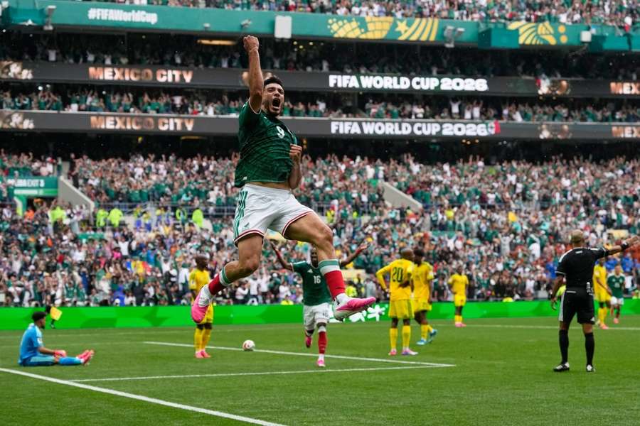Raúl Jiménez celebra su gol, que supone el 2-0 de México Raúl Jiménez celebra su gol, que supone el 2-0 de México
