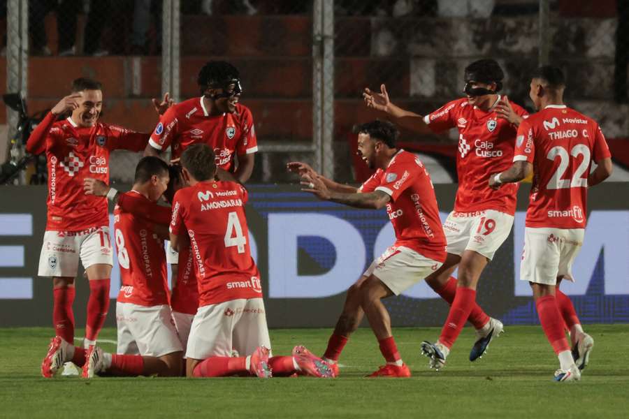 Jogadores do Cienciano celebram resultado histórico Jogadores do Cienciano celebram resultado histórico