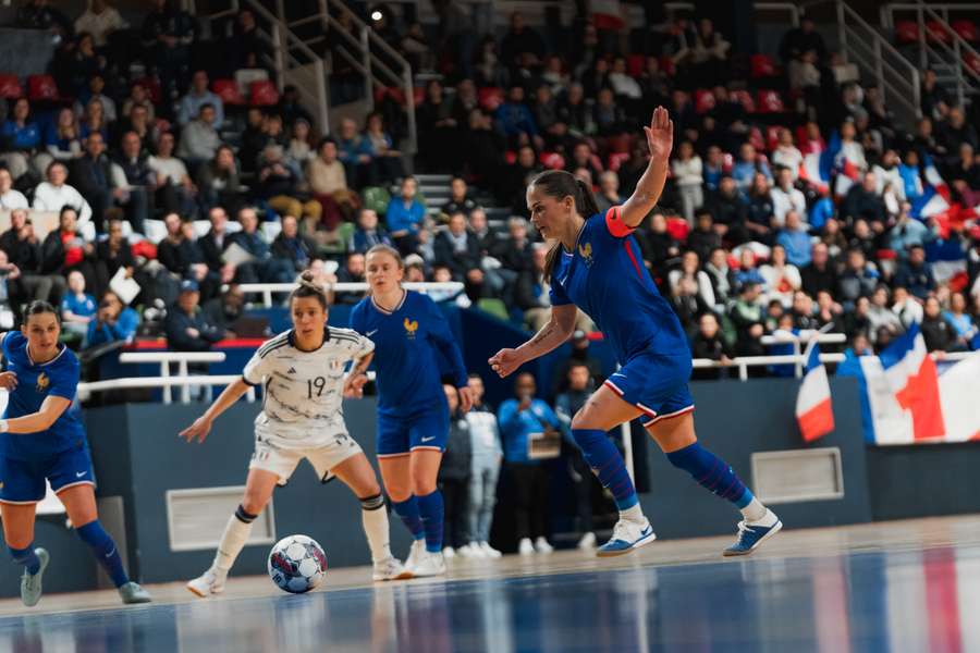 Alexandra Atamaniuk avec l'équipe de France de futsal. Alexandra Atamaniuk avec l'équipe de France de futsal.