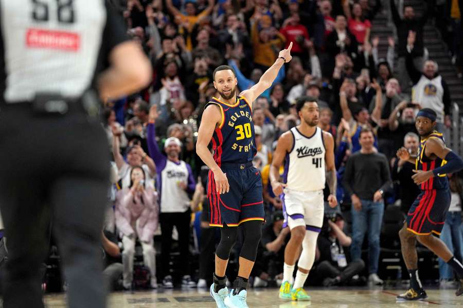 Niesamowity wyczyn Curry'ego. Ma już cztery tysiące celnych trójek w karierze w NBA