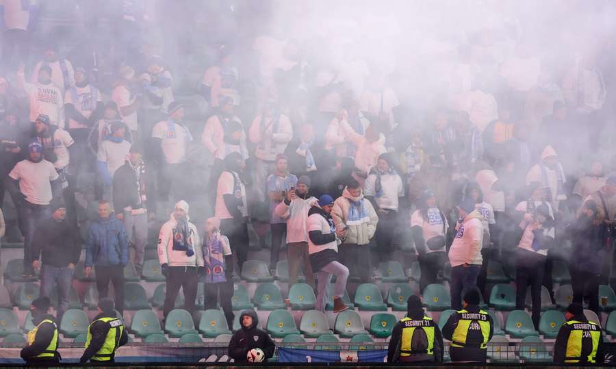 Počas zápasu bola použitá aj pyrotechnika. Počas zápasu bola použitá aj pyrotechnika.