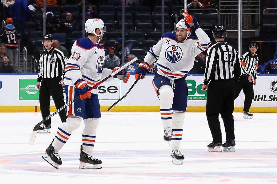 NHL roundup: Draisaitl stays red hot in Oilers win over Isles, Canes win sixth straight