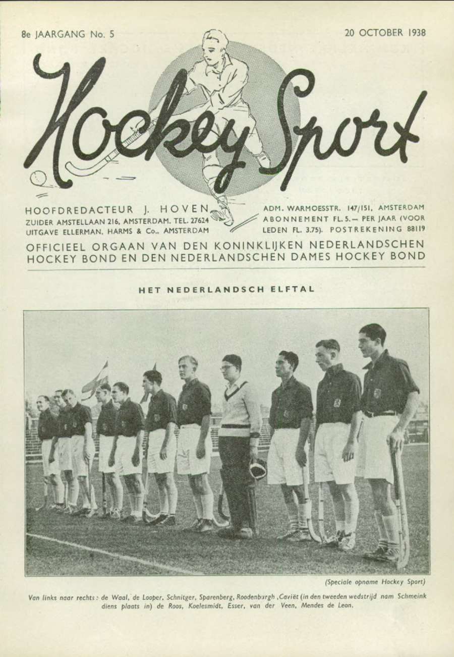 Piet Roodenburgh (4-l) and the Dutch national team in front of a match at the unofficial European Championship in 1938 Piet Roodenburgh (4-l) and the Dutch national team in front of a match at the unofficial European Championship in 1938