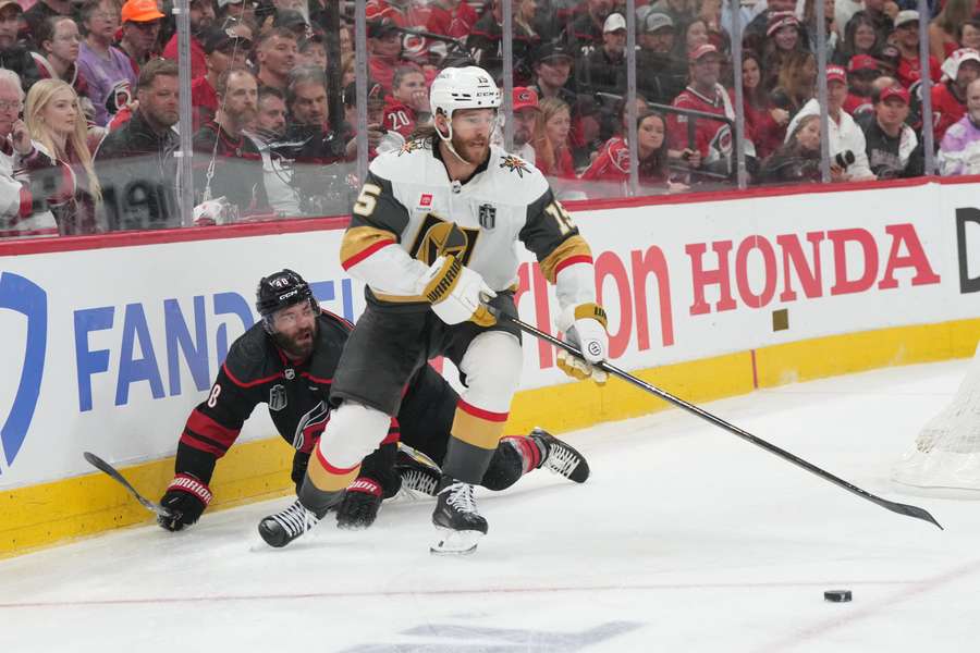 Hanifin patří mezi klíčové obránce Vegas. Hanifin patří mezi klíčové obránce Vegas.