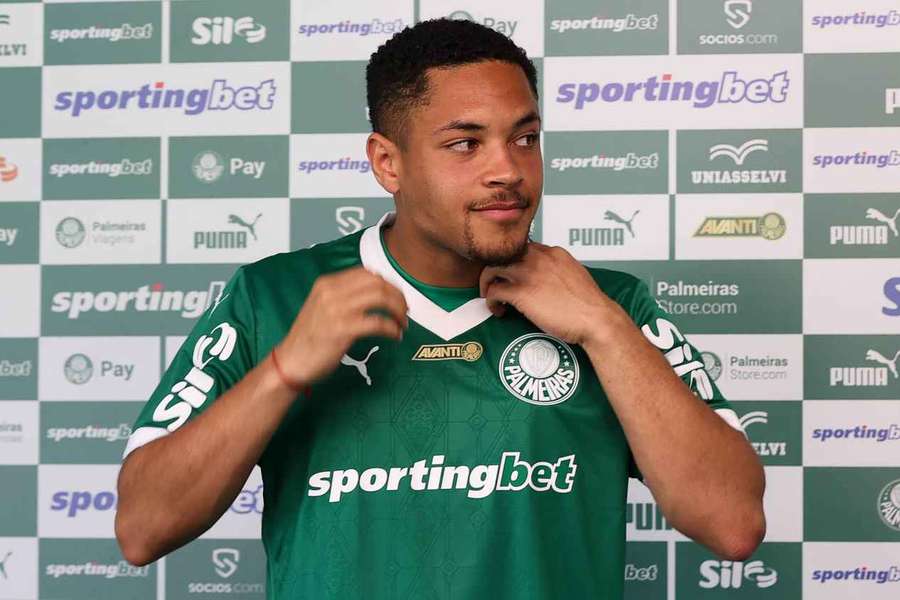 Partida deve marcar a estreia de Vitor Roque no Palmeiras