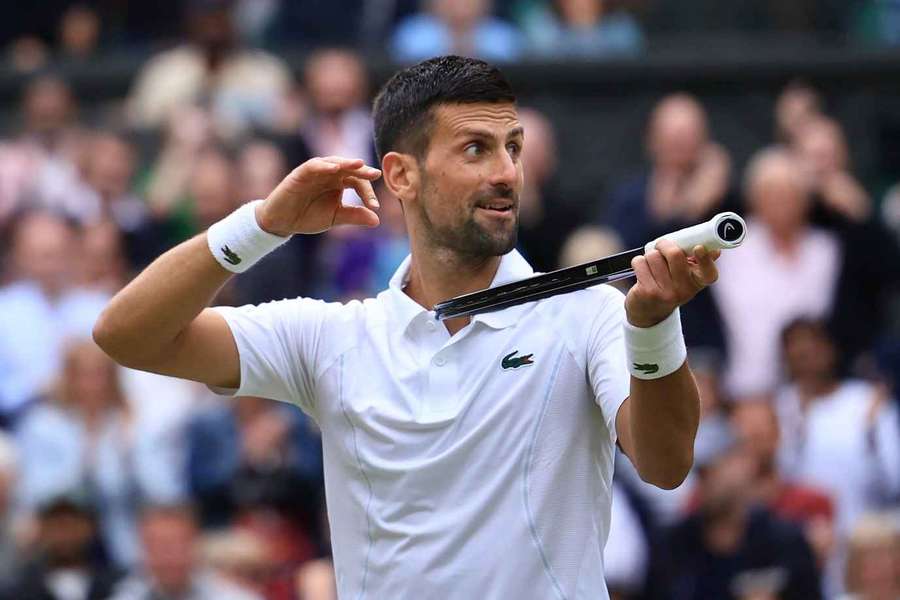 Djokovic chega à sua 10ª final no torneio britânico