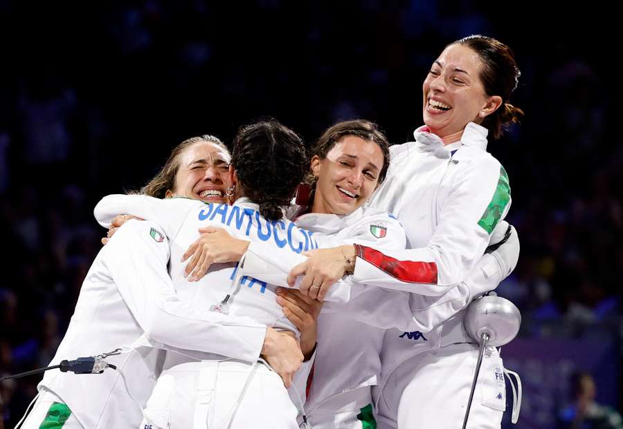 Alberta Santuccio of Italy celebrates with teammates after winning the gold medal