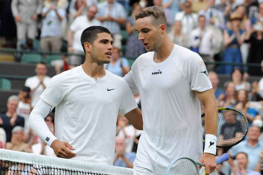 Jan-Lennard Struff und Carlos Alcaraz im WImbledon 2022.