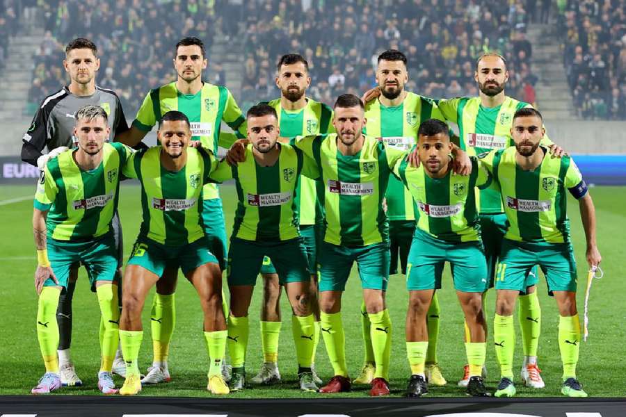 Cinco futbolistas españoles juegan en el AEK Larnaca