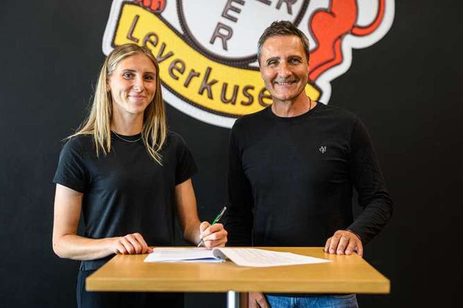 Caroline Kehrer reforço do Bayer Leverkusen