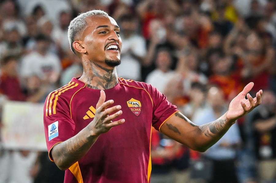 Wesley con la maglia della Roma