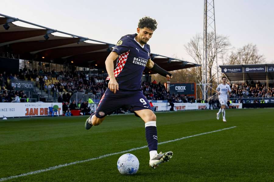 PSV chief Stewart declares Pepi's Fulham move now OFF