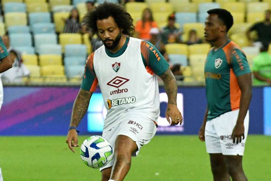 Marcelo quase quebrou a perna de um jogador do Argentinos Jrs