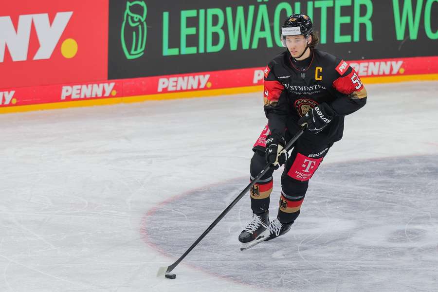 Moritz Seider lief erstmals mit dem "C" auf dem Trikot auf.