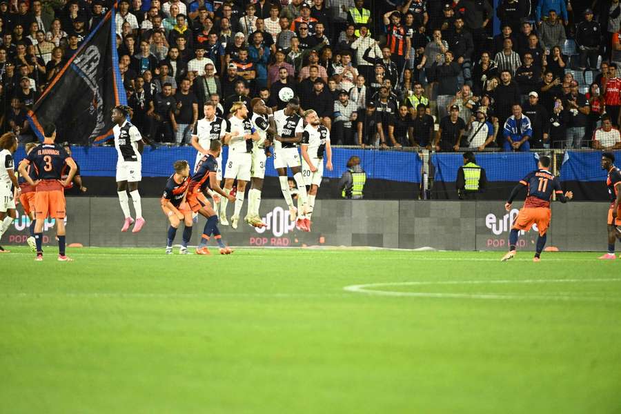 Téji Savanier buteur sur coup franc