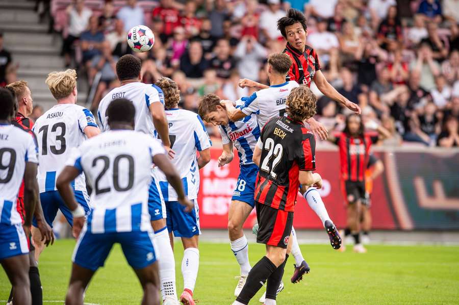 The match was basically more or less decided after twenty minutes, when the visitors took a 3-0 lead