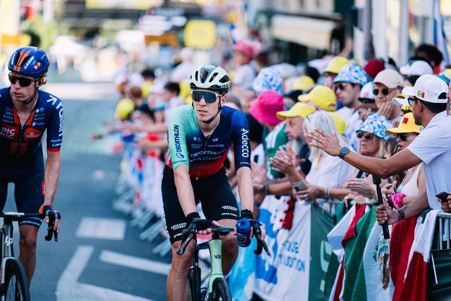 Cees Bol lors de la 17ᵉ étape du Tour de France 2026. Cees Bol lors de la 17ᵉ étape du Tour de France 2026.