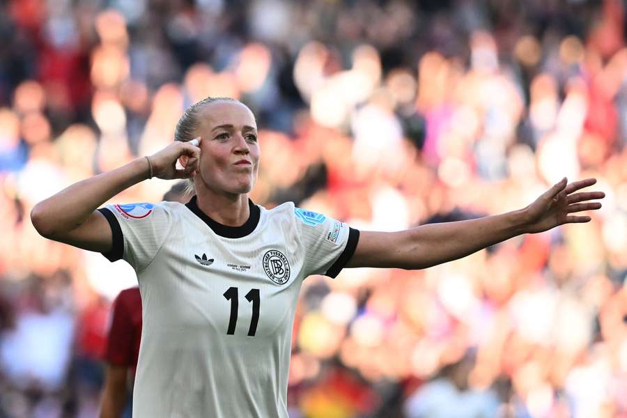 Lea Schüller beim Torjubel nach dem 2:1.