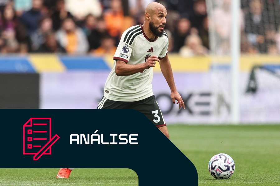 Noussair Mazraoui durante o jogo frente ao Hull City Noussair Mazraoui durante o jogo frente ao Hull City