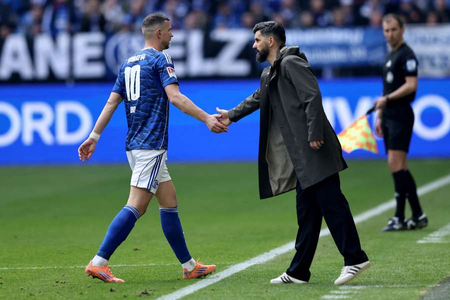 Edin Dzeko wird Schalke 04 für zwei Spiele fehlen.