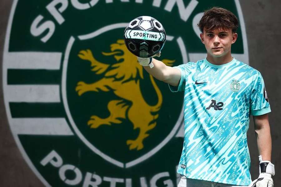 Alexandre Tverdohlebov com a camisola do Sporting