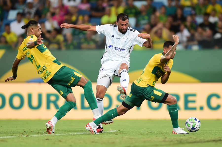 Dourado e Raposa fizeram jogo disputado na Arena Pantanal