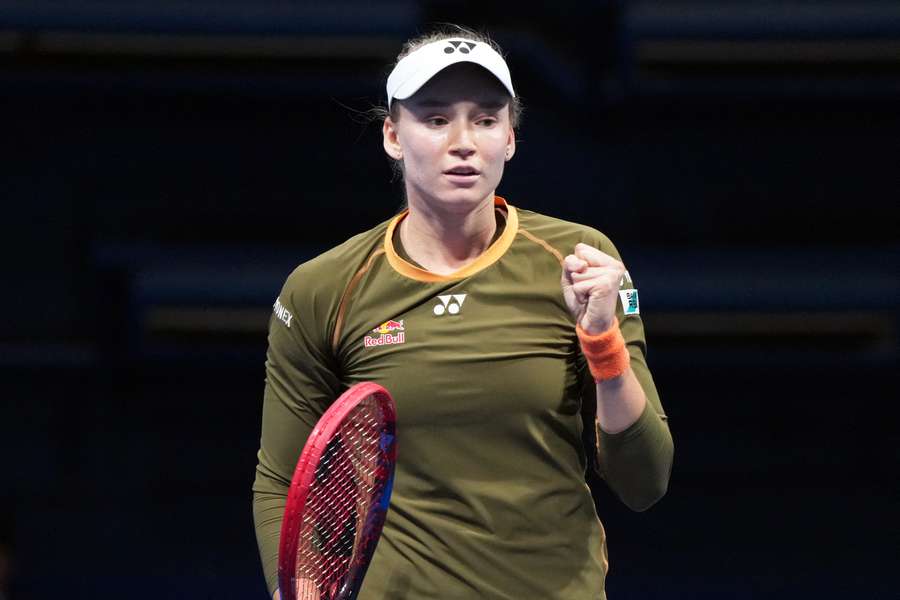 Elena Rybakina célèbre sa victoire contre Victoria Mboko en quarts de finale du Toray Pan Pacific Open 2025. Elena Rybakina célèbre sa victoire contre Victoria Mboko en quarts de finale du Toray Pan Pacific Open 2025.