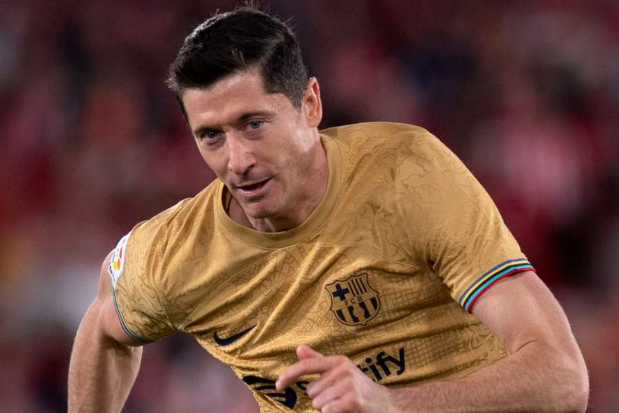 Lewandowski deve perder três partidas do Barcelona