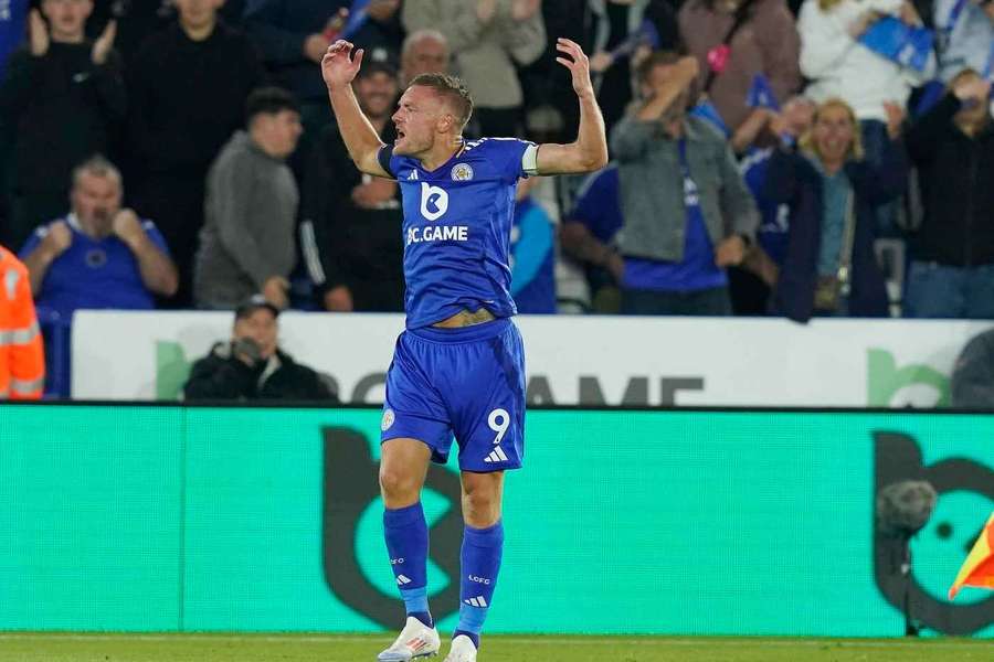 Jamie Vardy van Leicester City viert de gelijkmaker