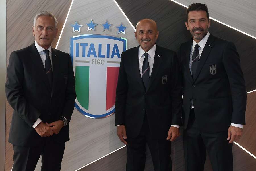 Luciano Spalletti in compagnia del presidente Gravina e di Gigi Buffon