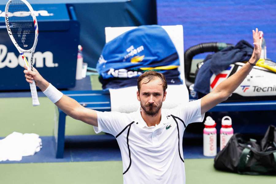Medvedev segue em frente no US Open Medvedev segue em frente no US Open