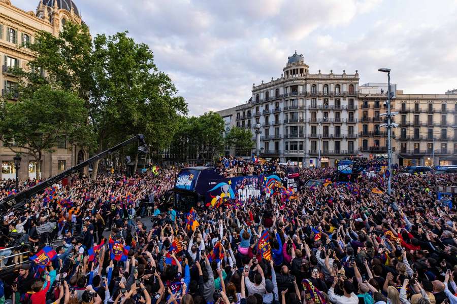 Los barcelonistas celebran el título de Liga 