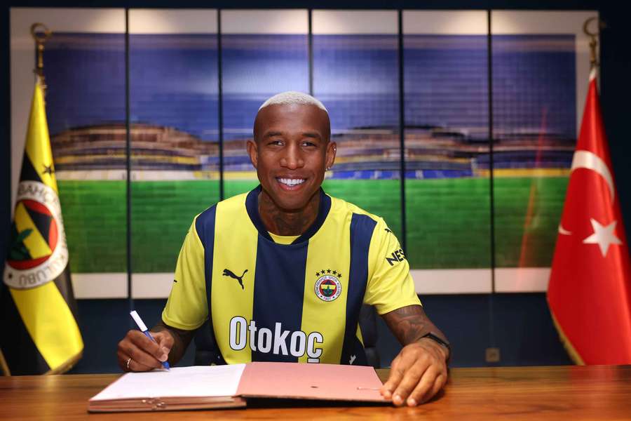 Oficjalnie: Talisca dołącza do Fenerbahce, problem czy szansa dla Szymańskiego?