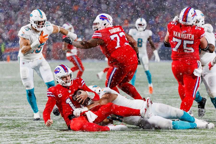 Josh Allen beim winterlichen Aufeinandertreffen mit den Miami Dolphins in Buffalo in Woche 15 dieser Saison.