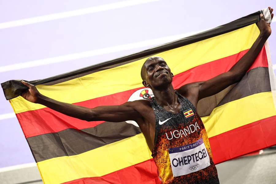 Cheptegei holds off Ethiopian trio to win Olympic 10,000m gold