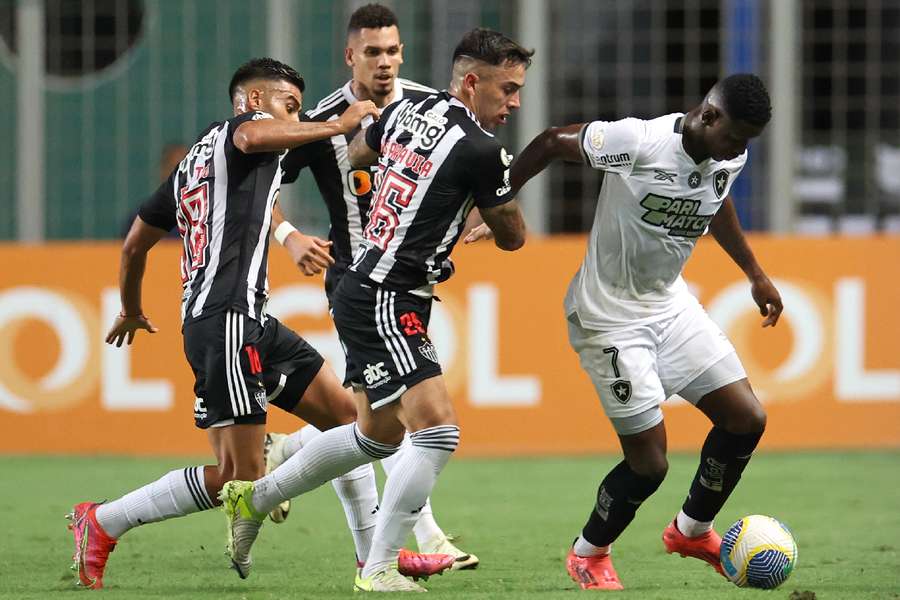 Botafogo pode ter dado passo em falso na luta pelo título