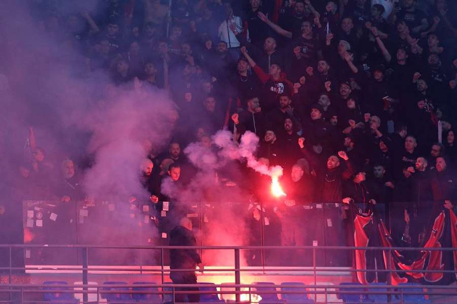 O parte dintre fanii prezenți dumincă seară pe stadionul Diego Armando Maradona. 