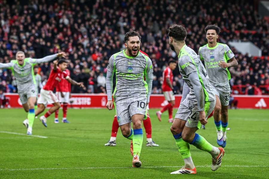 Cherki, héroe del Manchester City, celebra su gol