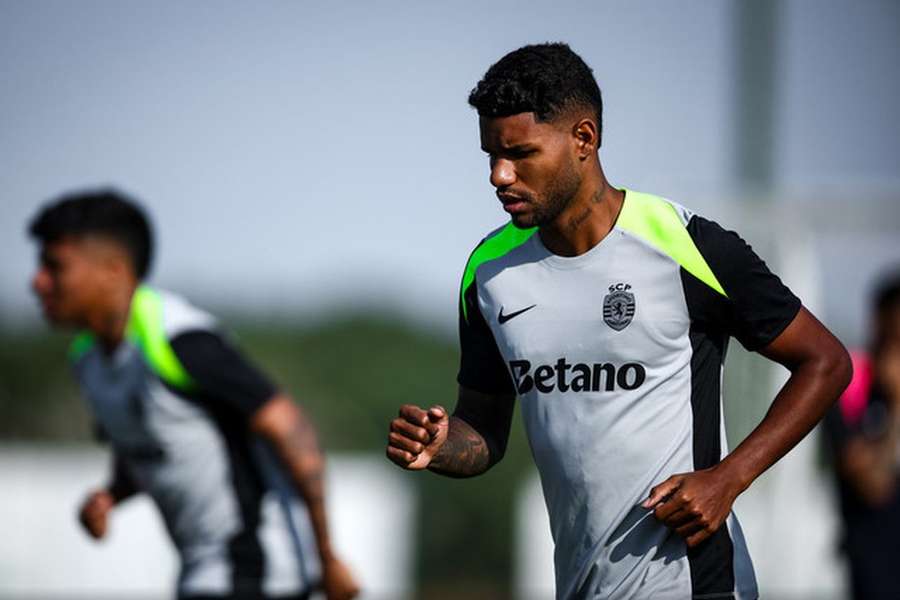 Matheus Reis tem mais um ano de contrato com o Sporting