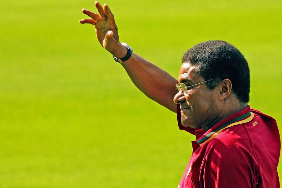 Eusébio é uma lenda do futebol português Eusébio é uma lenda do futebol português
