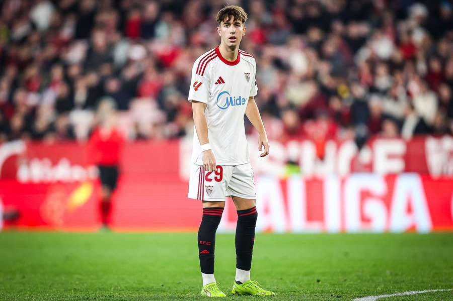 Sierra agrees new Sevilla contract Sierra agrees new Sevilla contract