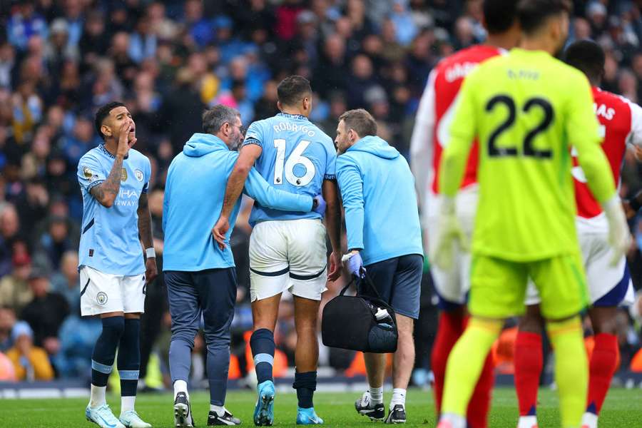 Rodri hobbles off the pitch against Arsenal