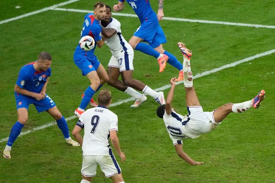 Euro Flash: Fantastyczny gol Bellinghama ratuje Anglię, Hiszpania gra z Gruzją