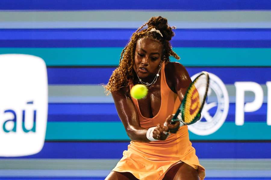 Alycia Parksová postoupila v Charlestonu do druhého kola. Alycia Parksová postoupila v Charlestonu do druhého kola.