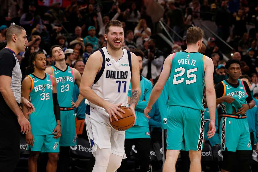 NBA Roundup: Luka Doncic scorede 51 point, da Dallas trak det længste strå mod Spurs