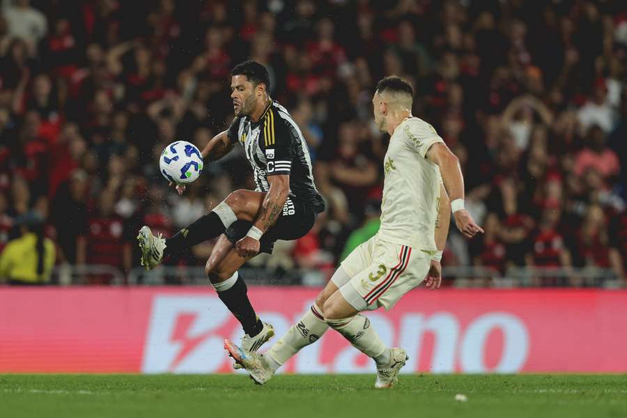 Hulk passou em branco contra o Flamengo, no Maracanã