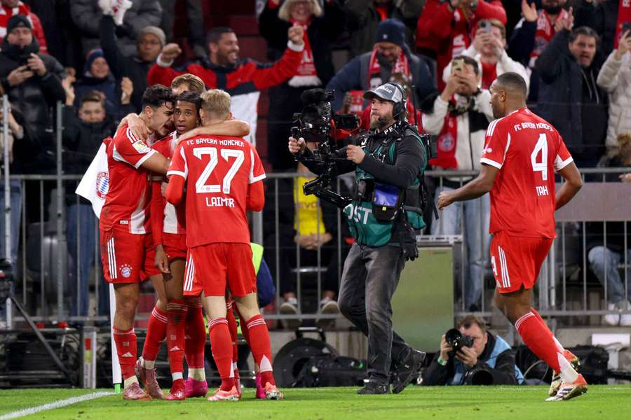 Jogadores do Bayern Munique celebram golo